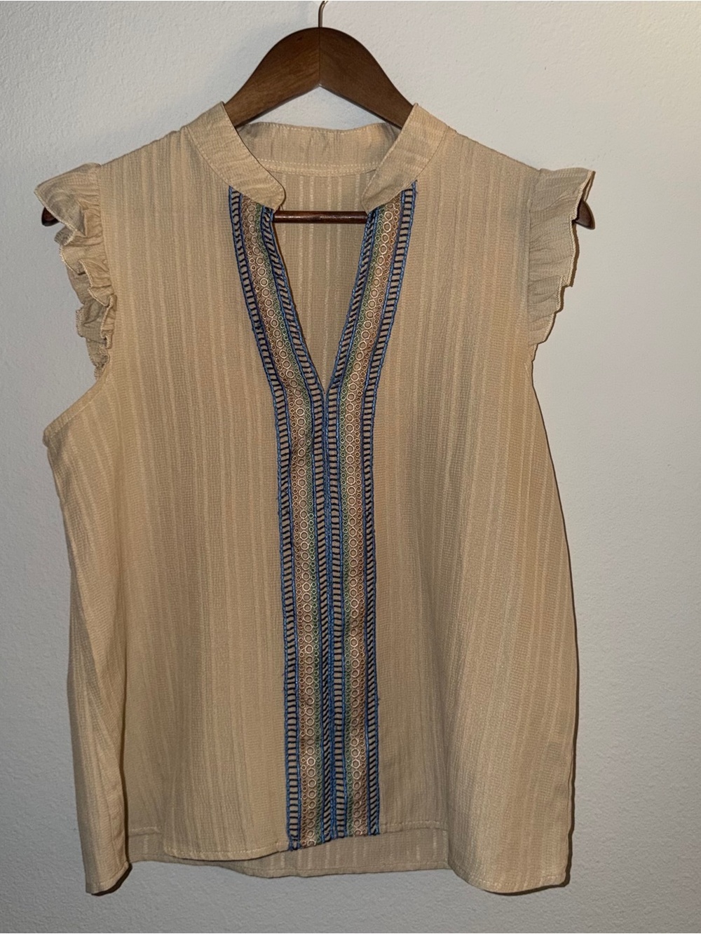 SHEIN Cream Sleeveless Top with Blue Trim